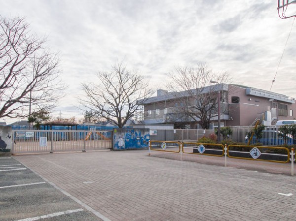 周辺環境:大沼保育園(子どもが「いま」をもっともよく生き、遊びや生活を通じて充実感を味わい、生きる力の基礎を培います。)