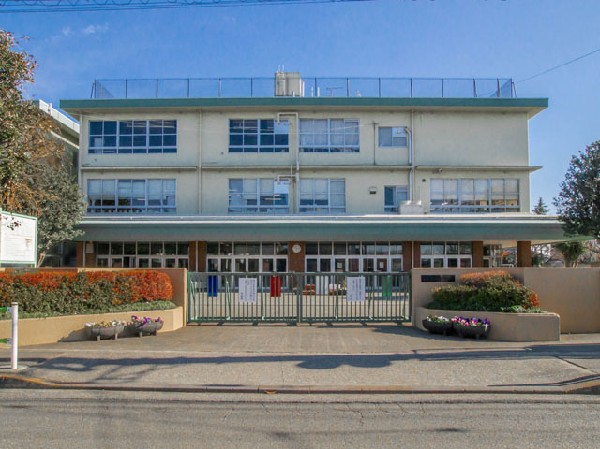 周辺環境:小平市立上宿小学校(教育目標　やさしい子～豊かな人間性～相手の心情を考える優しさと連帯性の育成します。)