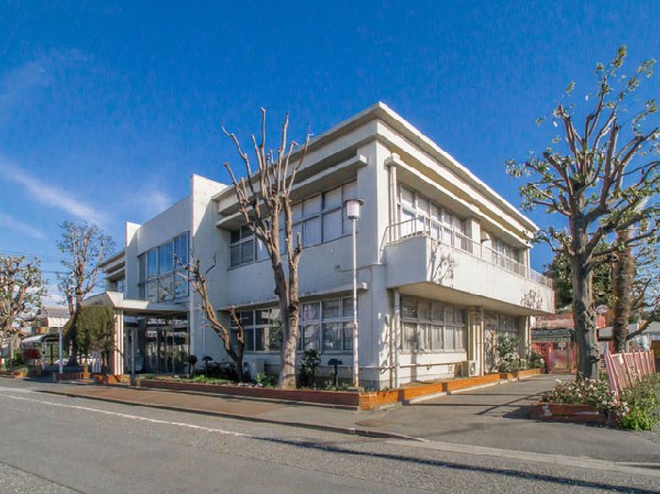 周辺環境:上宿保育園(子どもが「いま」をもっともよく生き、遊びや生活を通して、充実感を味わい、 生きる力の基礎を培うことを保育目標とした保育園です。)