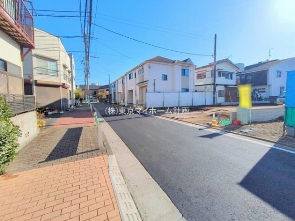 外観:前面道路含む現地土地写真