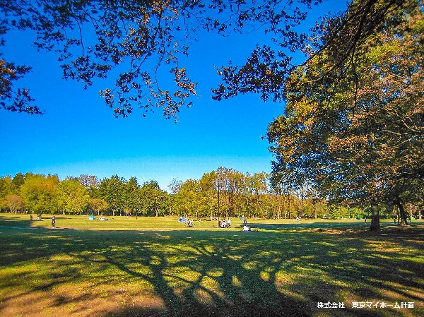 周辺環境:都立小金井公園(都立小金井公園は、大きな芝生やドッグランやバーベキュー場、ソリゲレンデ、サイクリングコースなど多彩な施設が集まり、週末にはたくさんの家族連れで賑わいます。)