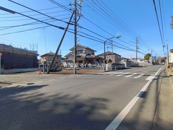 外観:前面道路含む現地土地写真