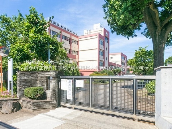 周辺環境:調布市立神代中学校