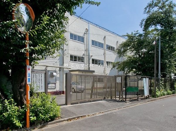 周辺環境:西東京市立田無第三中学校