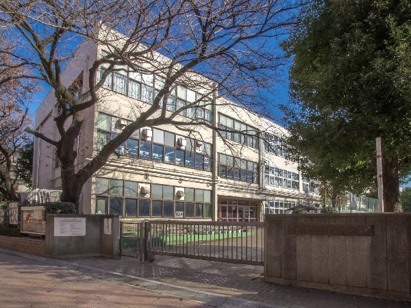 周辺環境:国立市立国立第五小学校(子供たちの感性を尊重しながら、社会の変化に対応できる学校づくり、信頼ある開かれた学校づくりに努めている学校です。)