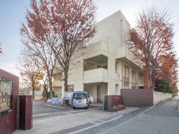 周辺環境:府中市立若松小学校(登校距離も近く、小学生のお子様がいらっしゃるご家庭には嬉しいですね。)