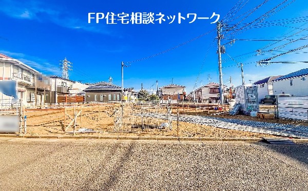 外観:前面道路含む現地土地写真