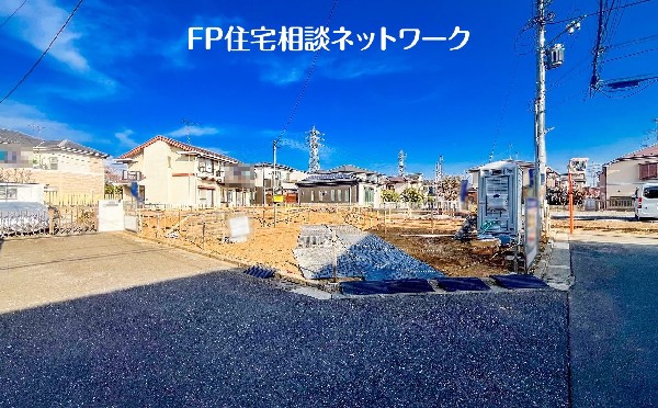 外観:前面道路含む現地土地写真