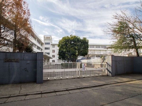 周辺環境:府中市立四谷小学校(創立40周年を迎えた伝統ある学校で、地域に根差した教育や活動を積極的に行っている小学校です。)