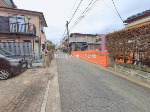 外観:前面道路含む現地土地写真