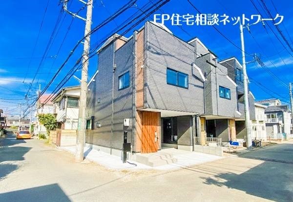 外観:前面道路含む現地外観写真