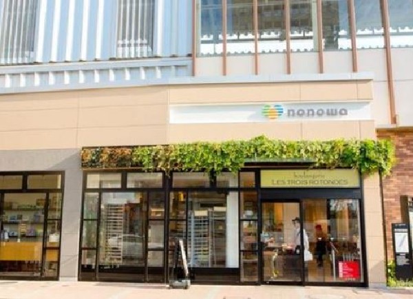 周辺環境:nonowa国立(「nonowa国立EAST」にはカフェや本屋、インテリア雑貨などのお店が12店舗、「nonowa国立WEST」には飲食店を中心とした25店舗が軒を連ねています。)