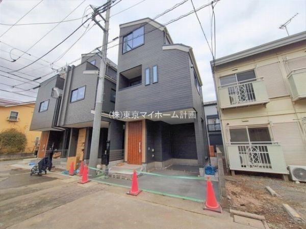 外観:前面道路含む現地外観写真