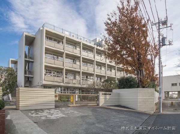 周辺環境:府中市立府中第九中学校(21世紀を担い、生涯にわたって学び続ける生徒を育てるため、生徒と教職員が同じ方向を見つめて一つになりつつ、小学校や地域が連携しながら、教育活動の充実と活性化を図ってまいります。)