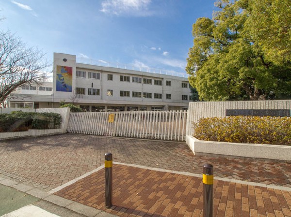 周辺環境:府中市立府中第五小学校(明るく健全な心と体づくり、思いやりをもって進んで協力する姿勢、目標に向かって全力で実行する力が身に付くよう指導している学校です。)