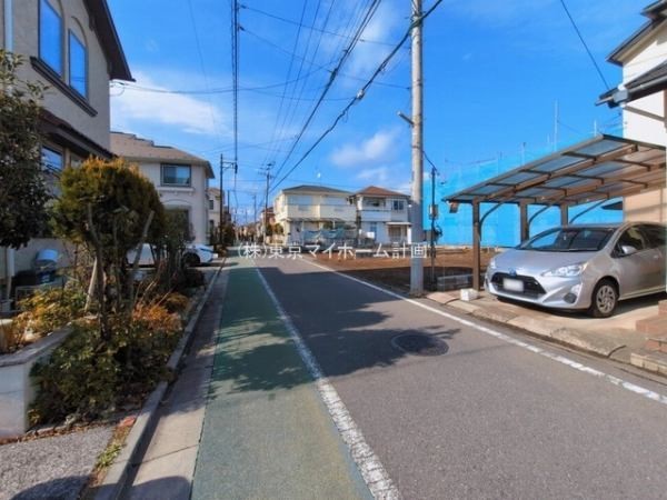 外観:前面道路含む現地土地写真