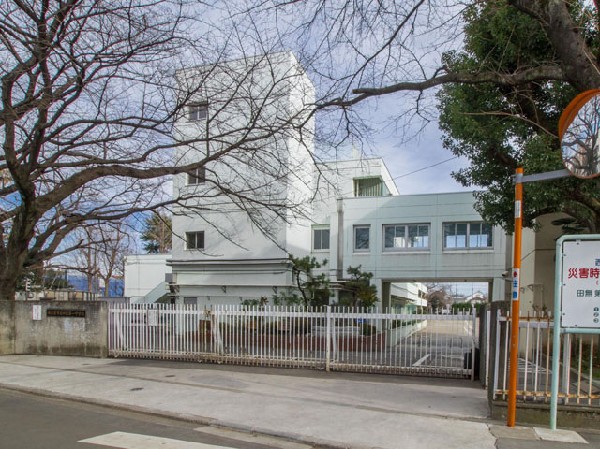 周辺環境:西東京市立田無第一中学校(数年前から西東京市の研究指定校として、さまざまな取り組みを実施している中学校です。)