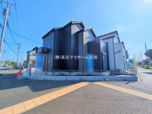 外観:前面道路含む現地外観写真