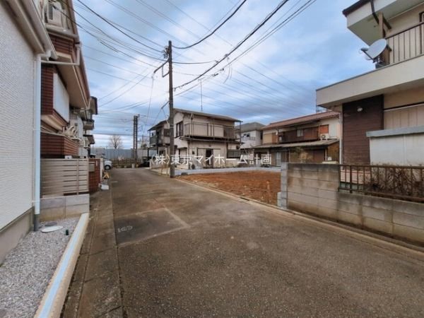 外観:前面道路含む現地写真