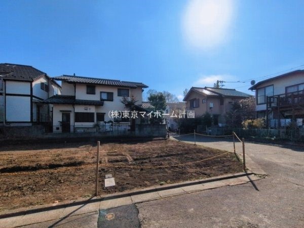 外観:前面道路含む現地写真