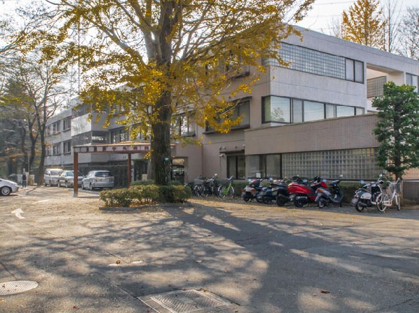 周辺環境:武蔵野中央病院(理学療法士と作業療法士による「心と体のリハビリ」や、看護部による各病棟での「摂食機能訓練」など、お年寄りの方などに喜ばれています。)