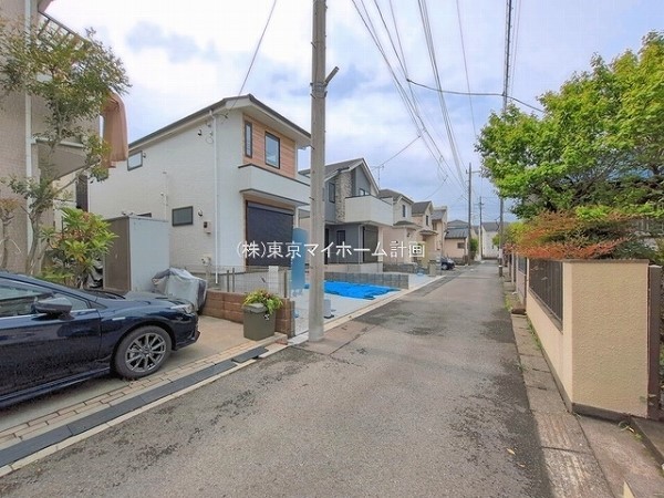 外観:前面道路含む現地外観写真