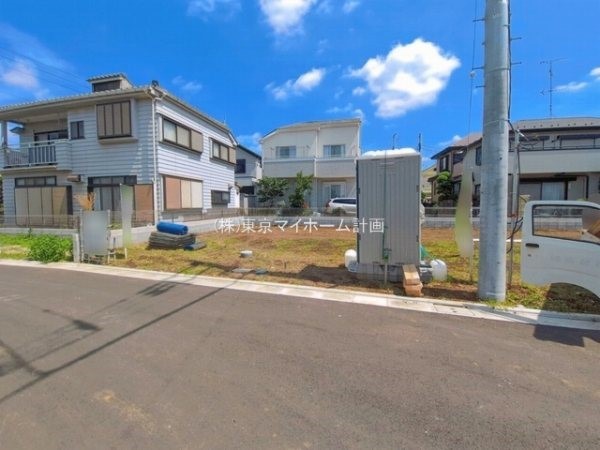 外観:前面道路含む現地土地写真