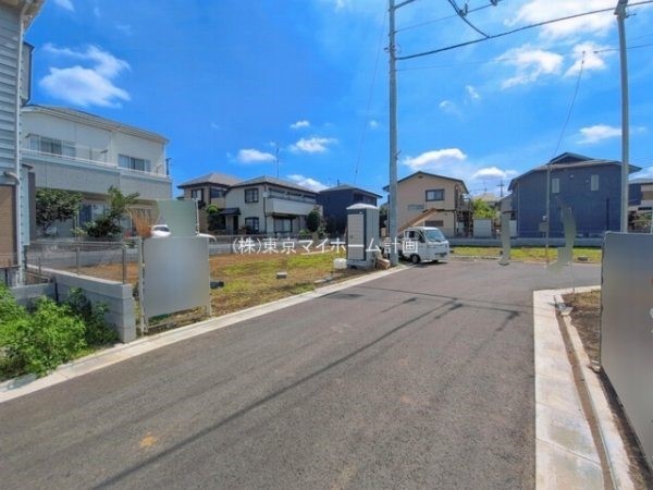 外観:前面道路含む現地土地写真