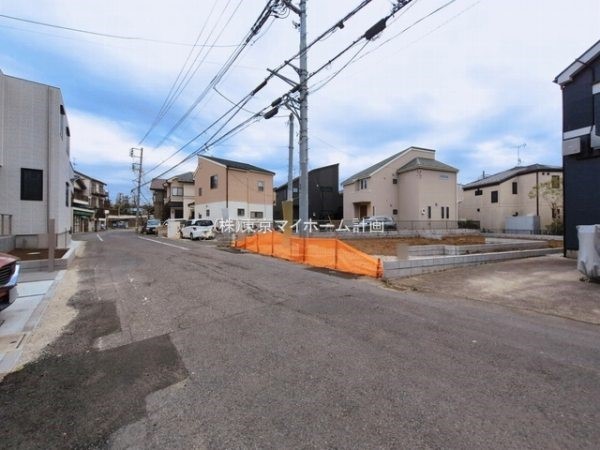 外観:前面道路含む現地土地写真