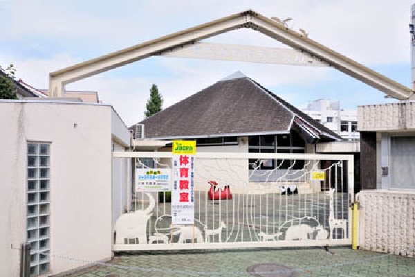 周辺環境:立川幼稚園(家庭的な雰囲気を大事にしており、職員は面倒見が良いと評判の良い幼稚園です。)