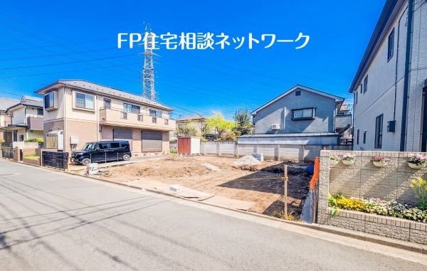 外観:前面道路含む現地土地写真