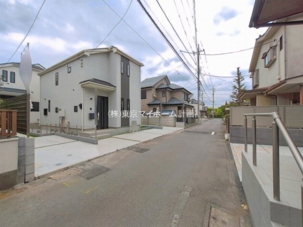 外観:前面道路含む現地外観写真