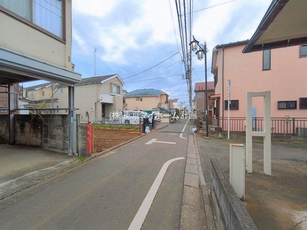 外観:前面道路含む現地土地写真