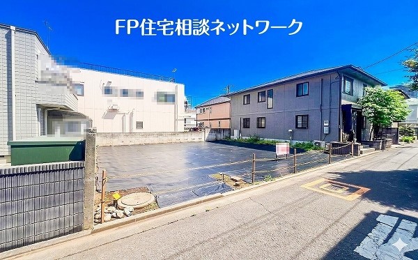 外観:前面道路含む現地土地写真