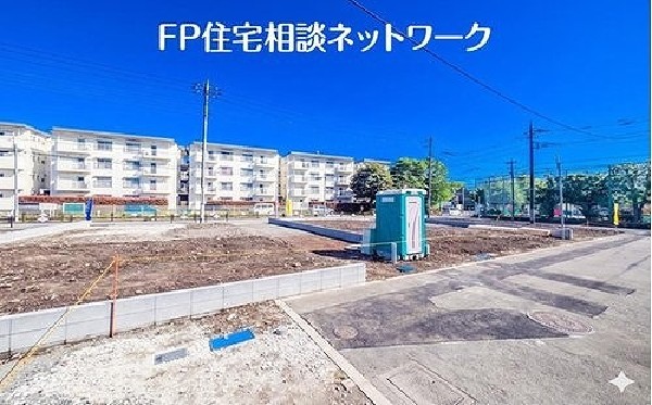 外観:前面道路含む現地土地写真