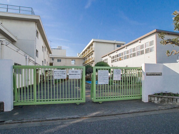 周辺環境:小平市立小平第一中学校