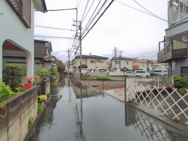 外観:前面道路含む現地土地写真