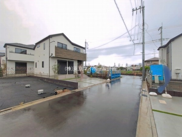 外観:前面道路含む現地外観写真