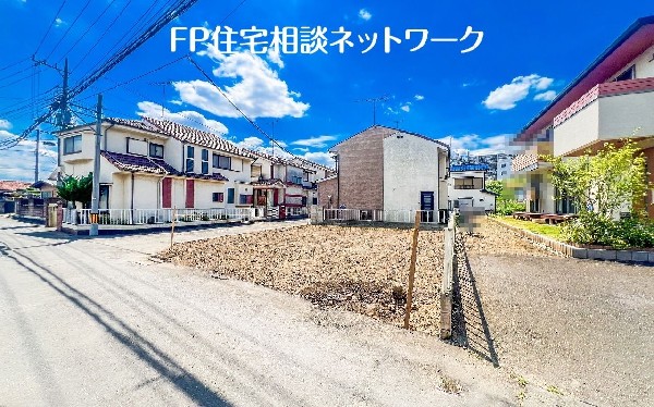 外観:前面道路含む現地土地写真