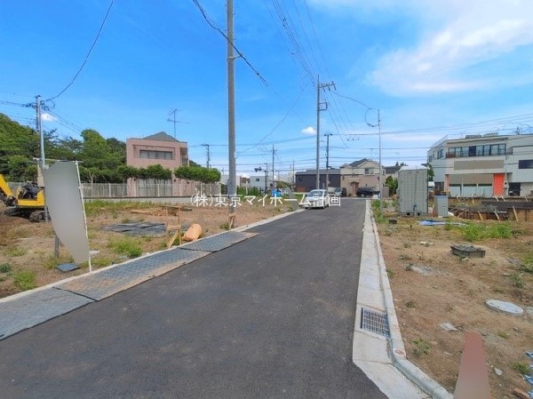 外観:前面道路含む現地写真