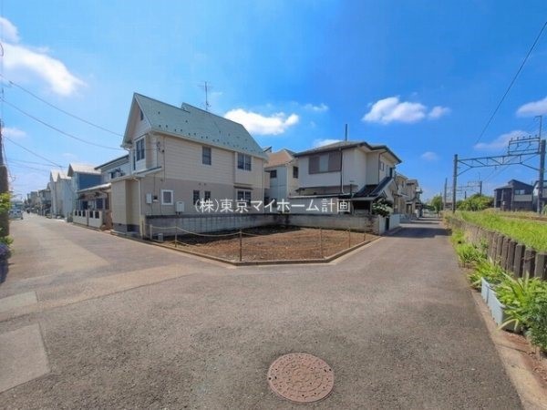 外観:前面道路含む現地土地写真