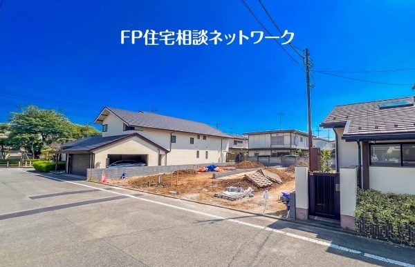 外観:前面道路含む現地写真