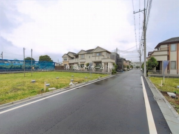外観:前面道路含む現地土地写真