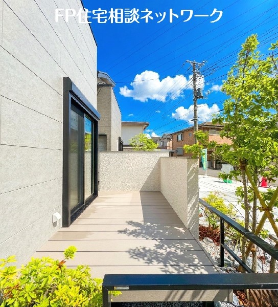 外観:ウッドデッキ
