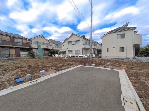 外観:前面道路含む現地土地写真