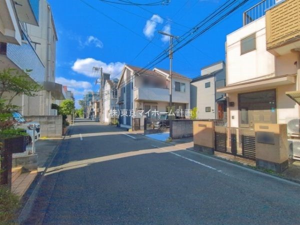 外観:前面道路含む現地写真