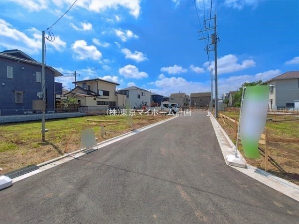 外観:前面道路含む現地土地写真
