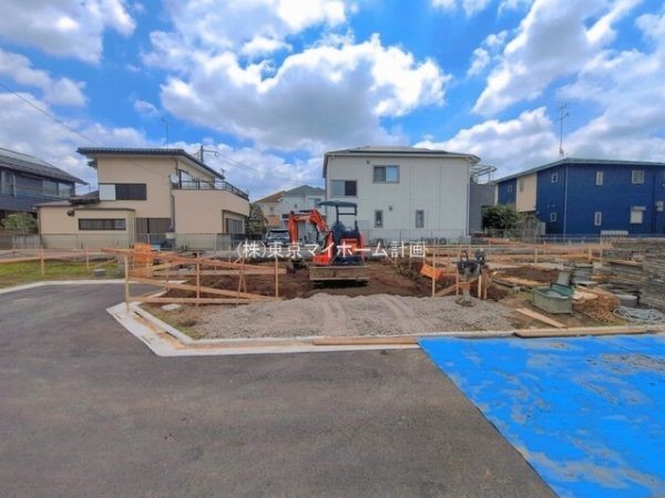 外観:前面道路含む現地土地写真