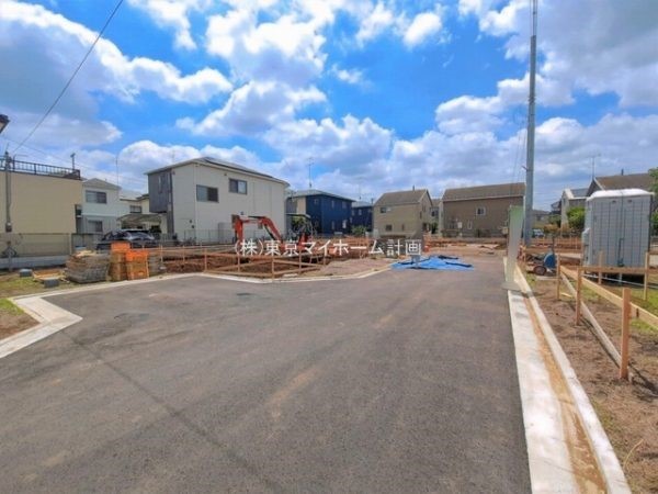 外観:前面道路含む現地土地写真
