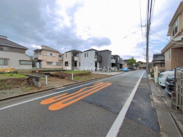 外観:前面道路含む現地土地写真